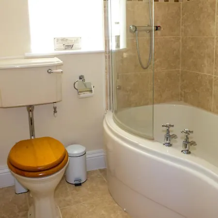 Holiday home Lockton Cottage, *