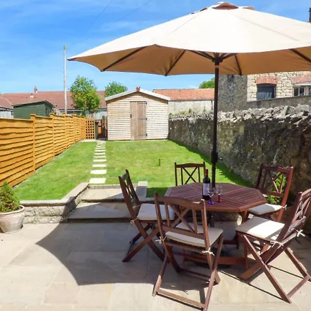 Holiday home Lockton Cottage, *